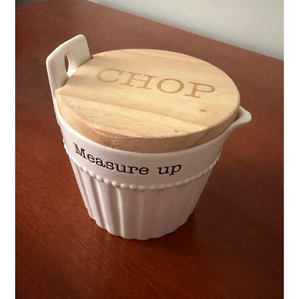 Mud Pie Measure Up Ceramic Measuring Cup Wooden CHOP Lid 16oz Kitchen